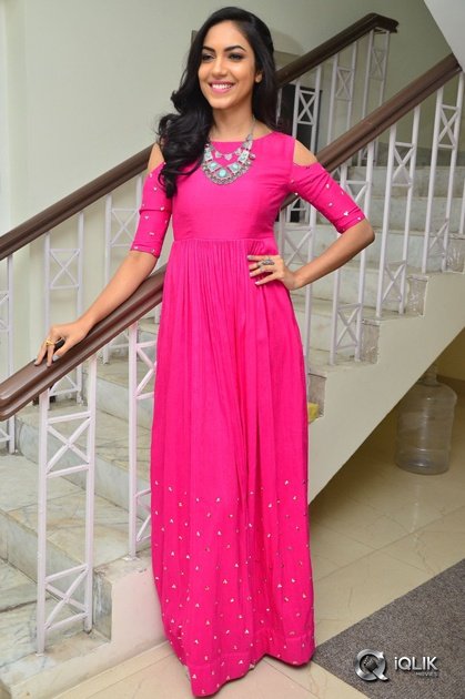 Ritu-Varma-At-Pelli-Choopulu-Movie-100-Days-Function